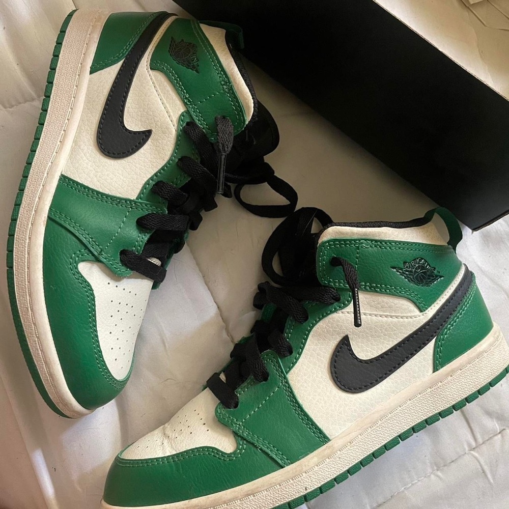 Jordan 1 Mid Pine Green